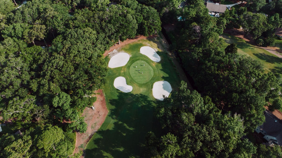 Ein gepflegtes Grün auf dem Augusta National Golf Club