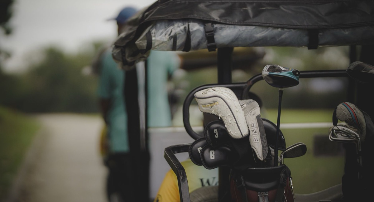 Hochwertiges Golf-Equipment für eine Luxusreise
