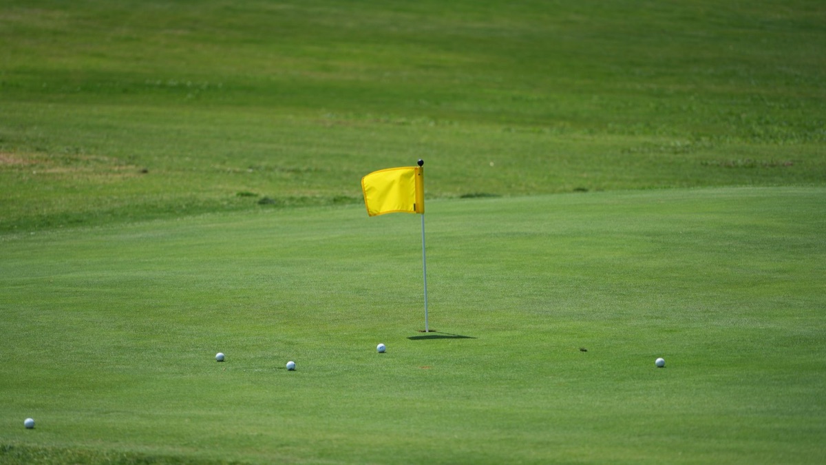Golf course with rating system markers