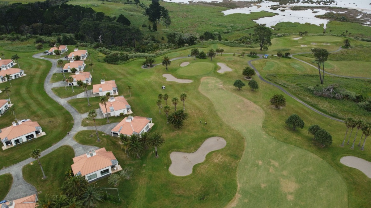 resort golf course facilities, resort golf course amenities, resort golf course features
